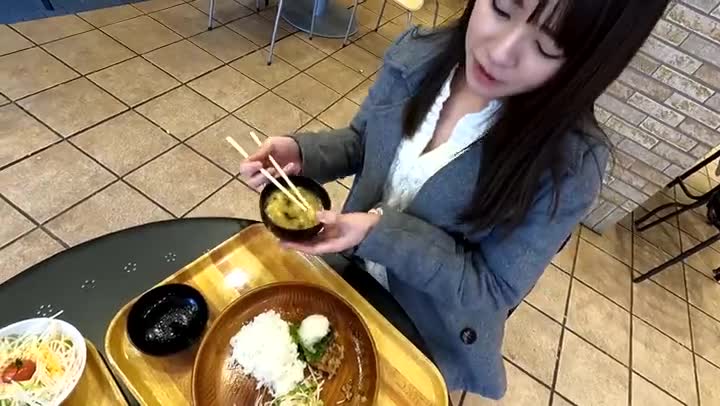 SDNM502 「超喜欢帮助别人！」的人妻在儿童食堂担任志工 厨艺超棒的她却偶尔会失禁 足立美绪 30岁AV出道 足立美绪